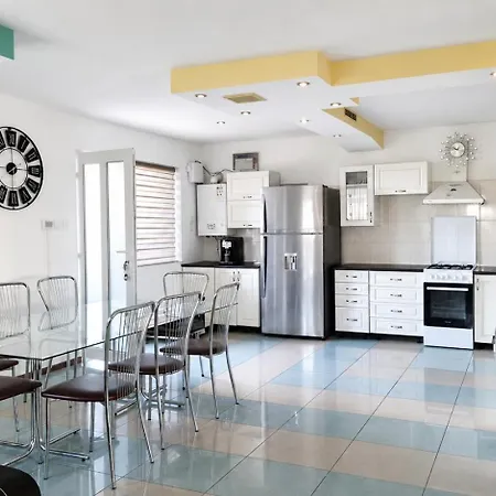 Vis De Primavara, Intreaga Cu 4 Dormitoare Si La Villa