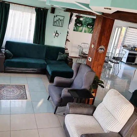 Vis De Primavara, Intreaga Cu 4 Dormitoare Si La Villa