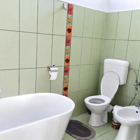 Vis De Primavara, Intreaga Cu 4 Dormitoare Si La * Limanu