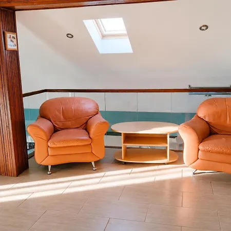 Vis De Primavara, Intreaga Cu 4 Dormitoare Si La Villa
